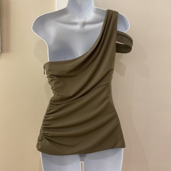 Bebe army green one sleeve top with chrome zipper accent size small - Picture 6 of 9